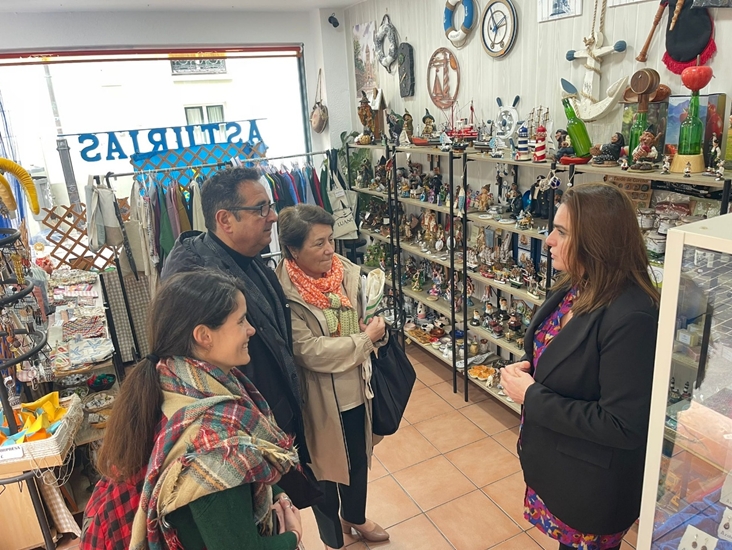 Luanco arranca la fase de formación del programa Comercio Verde Asturias con una visita institucional a sus comercios participantes 3 Visita institucional Luanco Comercio Verde Asturias 3